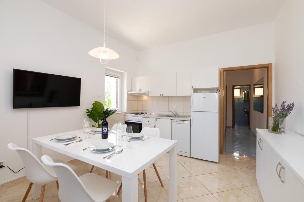 Apartments4You Supetar-The Best And Most Popular Apartments For Discovering The Island - Free Parking - 200 Meters From The Beach Exterior foto