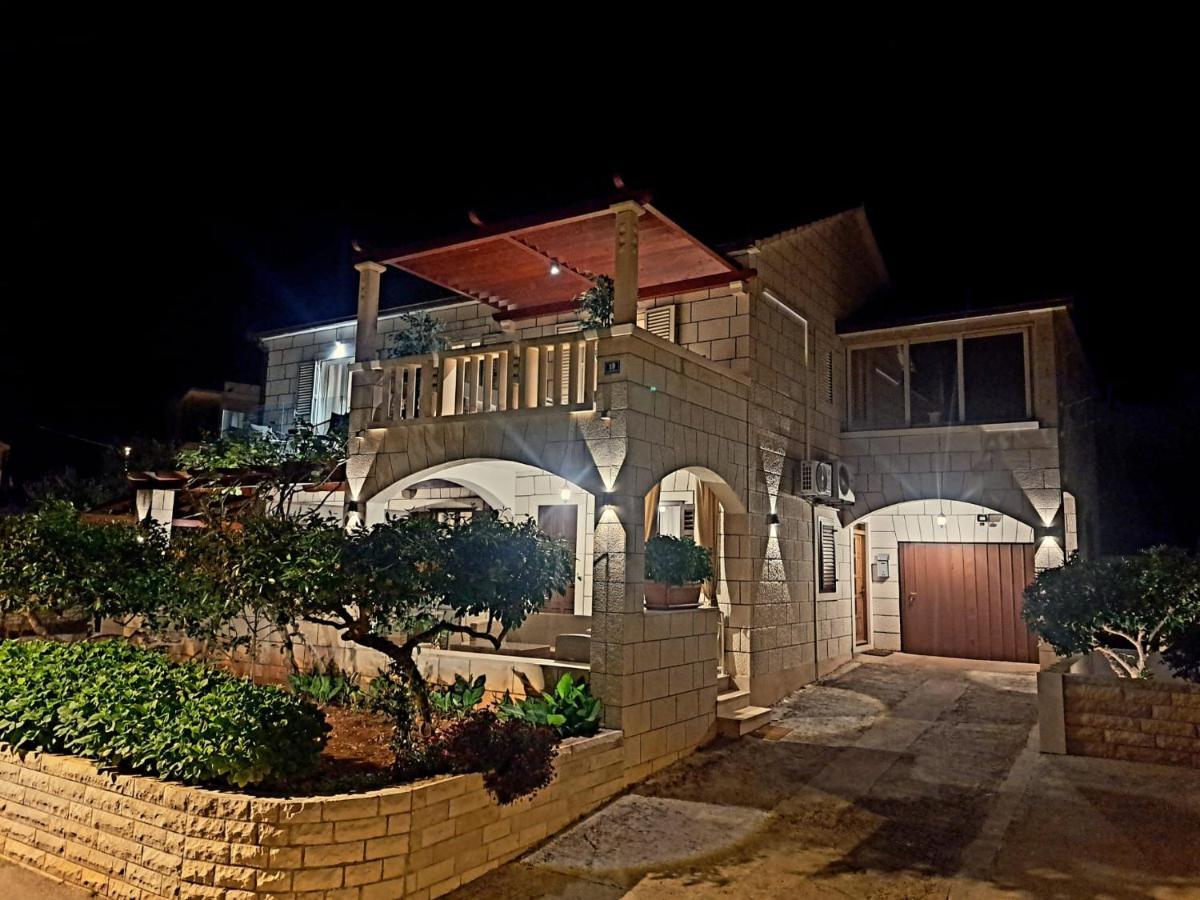 Apartments4You Supetar-The Best And Most Popular Apartments For Discovering The Island - Free Parking - 200 Meters From The Beach Exterior foto